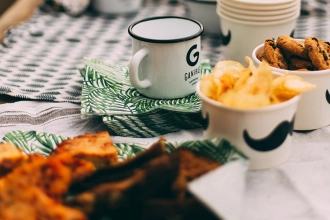 Vom Frühstück bis zum Barbecue. Verpflegung gibt es am Campingplatz von 07:00 bis 22:00 Uhr